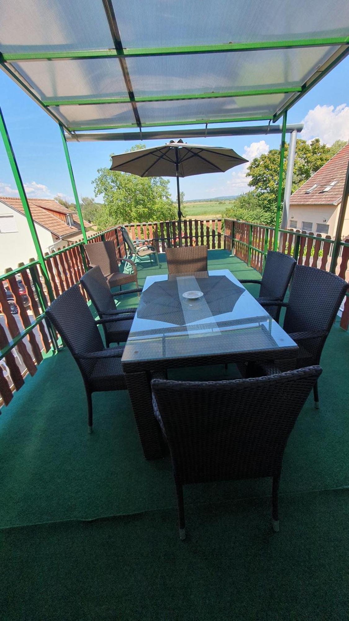 Berbe Apartman Balatonlelle Exterior foto