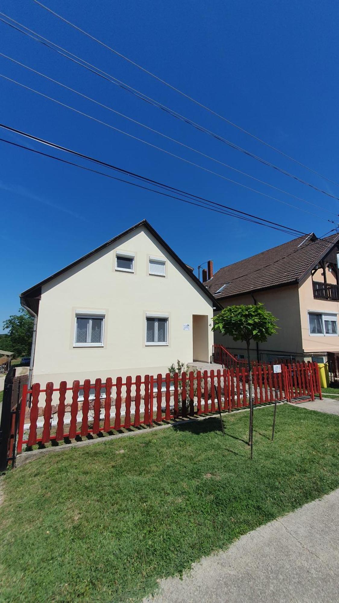 Berbe Apartman Balatonlelle Exterior foto